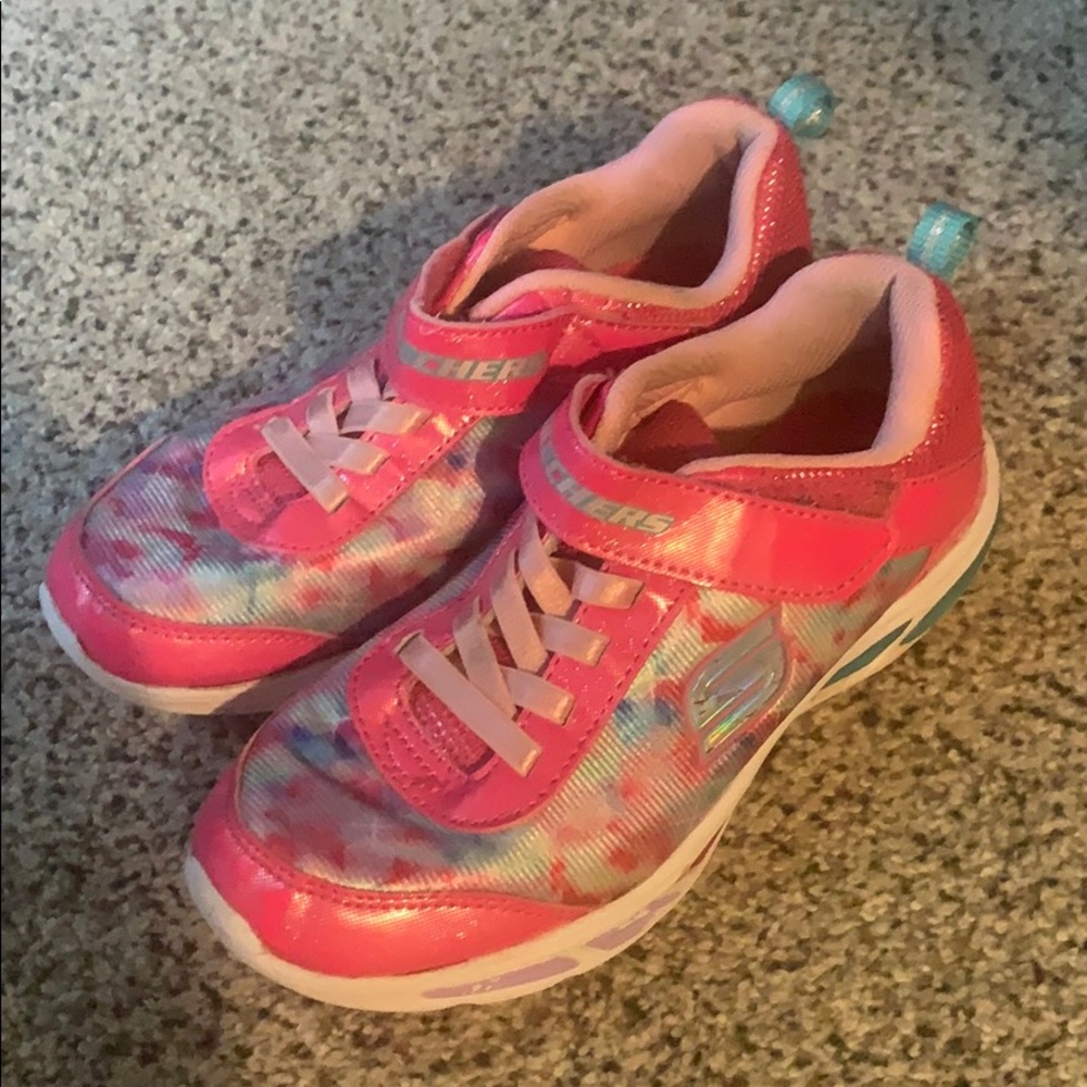 Girls sketchers tennis shoes